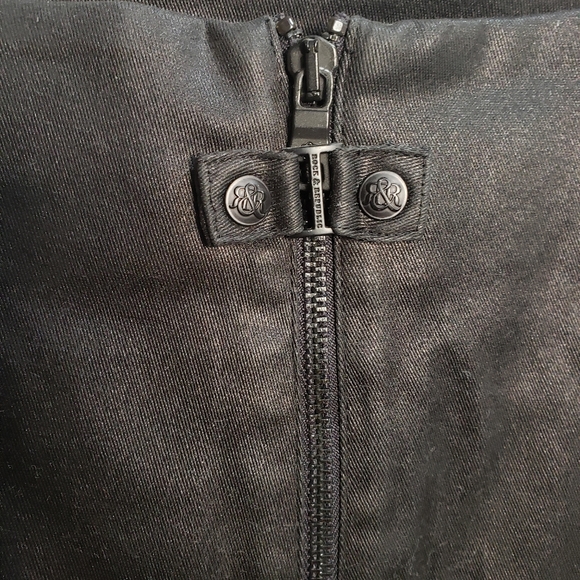 Black coated mini skirt. - Picture 4 of 7